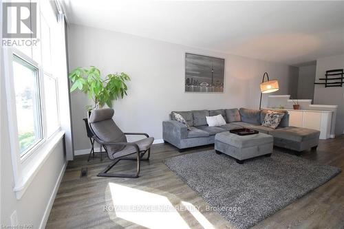 21 Fairlawn Crescent, Welland (769 - Prince Charles), ON - Indoor Photo Showing Living Room