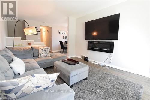 21 Fairlawn Crescent, Welland (769 - Prince Charles), ON - Indoor Photo Showing Living Room