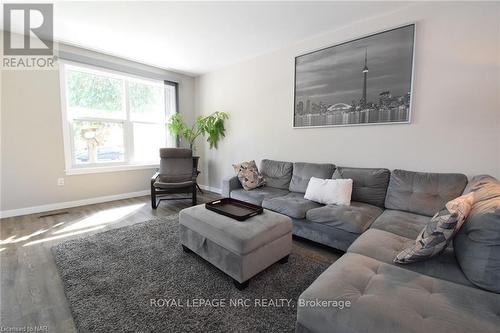 21 Fairlawn Crescent, Welland (769 - Prince Charles), ON - Indoor Photo Showing Living Room