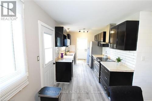 21 Fairlawn Crescent, Welland (769 - Prince Charles), ON - Indoor Photo Showing Kitchen