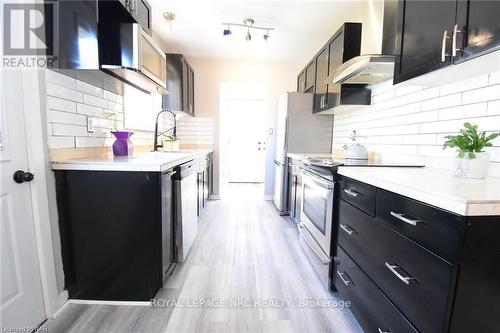 21 Fairlawn Crescent, Welland (769 - Prince Charles), ON - Indoor Photo Showing Kitchen With Upgraded Kitchen