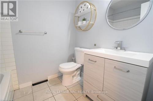 21 Fairlawn Crescent, Welland (769 - Prince Charles), ON - Indoor Photo Showing Bathroom