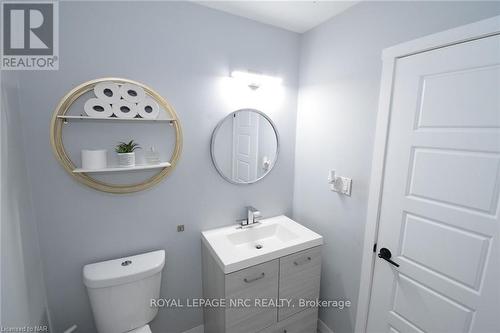 21 Fairlawn Crescent, Welland (769 - Prince Charles), ON - Indoor Photo Showing Bathroom