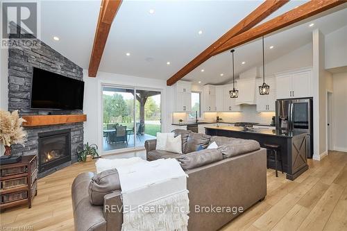 72732 Regional Road 27, Wainfleet (879 - Marshville/Winger), ON - Indoor Photo Showing Living Room With Fireplace