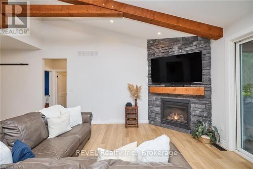 72732 Regional Road 27, Wainfleet (879 - Marshville/Winger), ON - Indoor Photo Showing Living Room With Fireplace