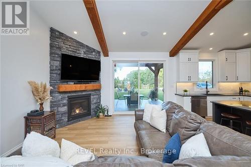 72732 Regional Road 27, Wainfleet (879 - Marshville/Winger), ON - Indoor Photo Showing Living Room With Fireplace