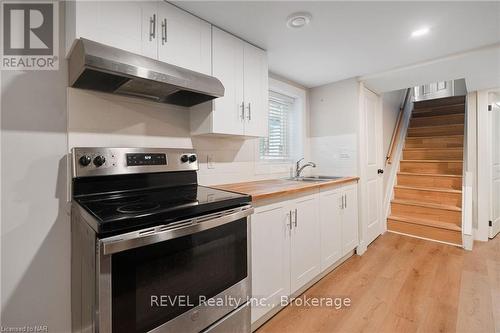 148 Young Street, Welland (768 - Welland Downtown), ON - Indoor Photo Showing Kitchen With Double Sink