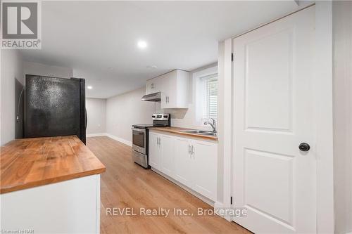 148 Young Street, Welland (768 - Welland Downtown), ON - Indoor Photo Showing Kitchen With Double Sink