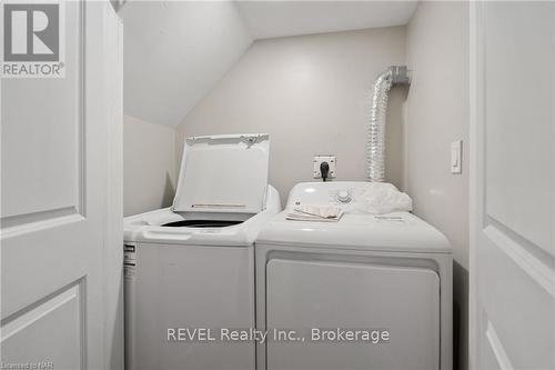 148 Young Street, Welland (768 - Welland Downtown), ON - Indoor Photo Showing Laundry Room