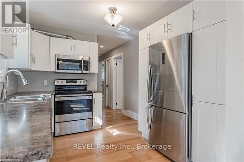 148 Young Street, Welland (768 - Welland Downtown), ON - Indoor Photo Showing Kitchen With Double Sink