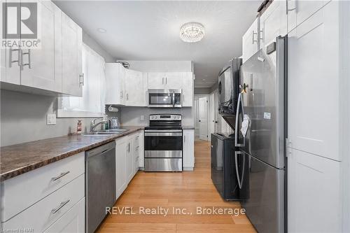 148 Young Street, Welland (768 - Welland Downtown), ON - Indoor Photo Showing Kitchen With Double Sink