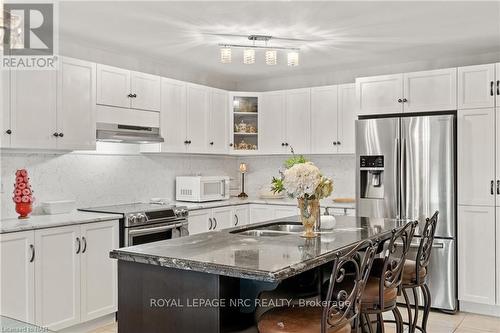 11 - 77 Avery Crescent, St. Catharines (456 - Oakdale), ON - Indoor Photo Showing Kitchen With Upgraded Kitchen