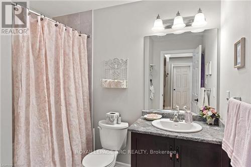 11 - 77 Avery Crescent, St. Catharines (456 - Oakdale), ON - Indoor Photo Showing Bathroom