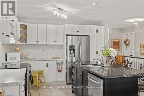 11 - 77 Avery Crescent, St. Catharines (456 - Oakdale), ON - Indoor Photo Showing Kitchen With Double Sink With Upgraded Kitchen