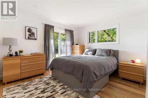 1717 Cream Street, Pelham (663 - North Pelham), ON - Indoor Photo Showing Bedroom