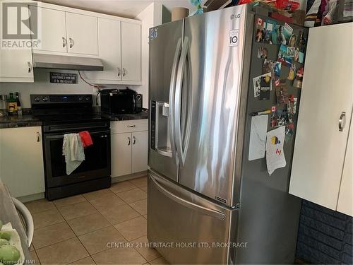 67 Wakelin Terrace, St. Catharines (444 - Carlton/Bunting), ON - Indoor Photo Showing Kitchen