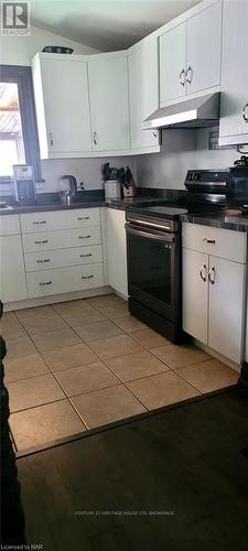 67 Wakelin Terrace, St. Catharines (444 - Carlton/Bunting), ON - Indoor Photo Showing Kitchen