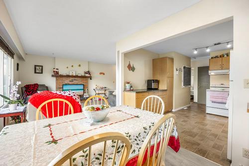 2429 Gosset Road, West Kelowna, BC - Indoor Photo Showing Dining Room