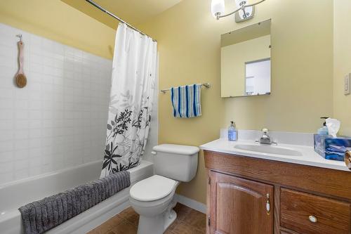 2429 Gosset Road, West Kelowna, BC - Indoor Photo Showing Bathroom