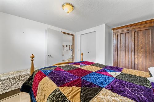 2429 Gosset Road, West Kelowna, BC - Indoor Photo Showing Bedroom