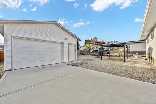 2429 Gosset Road, West Kelowna, BC - Outdoor With Exterior