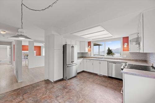 6133 Aitkens Road, Peachland, BC - Indoor Photo Showing Kitchen