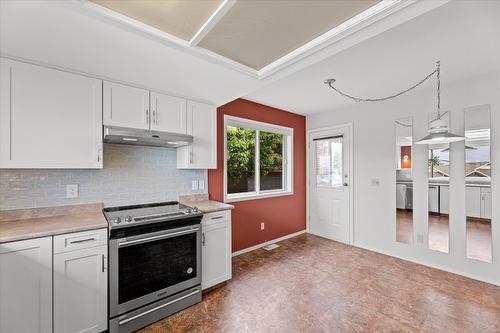 6133 Aitkens Road, Peachland, BC - Indoor Photo Showing Kitchen