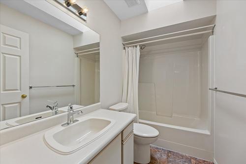 6133 Aitkens Road, Peachland, BC - Indoor Photo Showing Bathroom