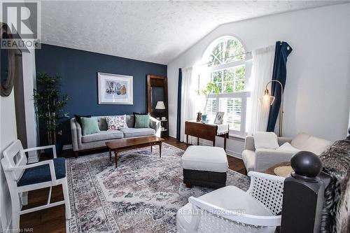 199 Lakewood Avenue, Fort Erie (337 - Crystal Beach), ON - Indoor Photo Showing Living Room