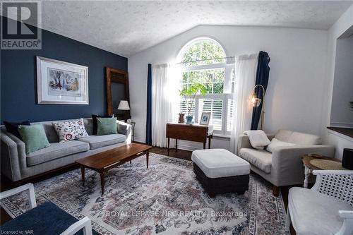 199 Lakewood Avenue, Fort Erie (337 - Crystal Beach), ON - Indoor Photo Showing Living Room