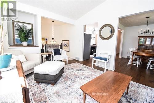 199 Lakewood Avenue, Fort Erie (337 - Crystal Beach), ON - Indoor Photo Showing Living Room