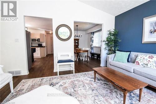 199 Lakewood Avenue, Fort Erie (337 - Crystal Beach), ON - Indoor Photo Showing Living Room