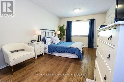 199 Lakewood Avenue, Fort Erie (337 - Crystal Beach), ON - Indoor Photo Showing Bedroom