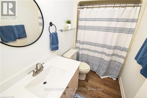 199 Lakewood Avenue, Fort Erie (337 - Crystal Beach), ON - Indoor Photo Showing Bathroom