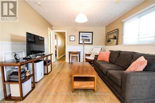 199 Lakewood Avenue, Fort Erie (337 - Crystal Beach), ON - Indoor Photo Showing Living Room