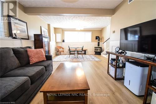 199 Lakewood Avenue, Fort Erie (337 - Crystal Beach), ON - Indoor Photo Showing Living Room