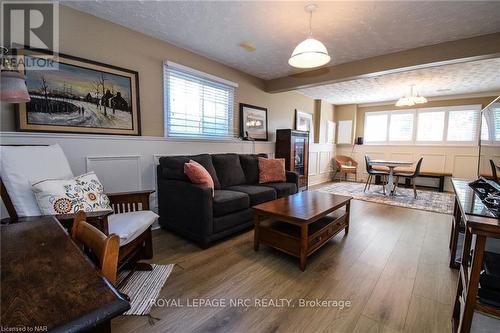 199 Lakewood Avenue, Fort Erie (337 - Crystal Beach), ON - Indoor Photo Showing Living Room