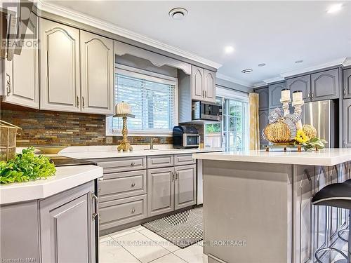 1729 Third St Louth Street, St. Catharines (454 - Rural Fourth), ON - Indoor Photo Showing Kitchen