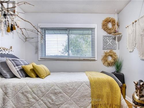 1729 Third St Louth Street, St. Catharines (454 - Rural Fourth), ON - Indoor Photo Showing Bedroom