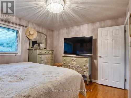 1729 Third St Louth Street, St. Catharines (454 - Rural Fourth), ON - Indoor Photo Showing Bedroom