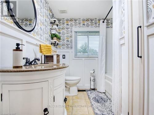 1729 Third St Louth Street, St. Catharines (454 - Rural Fourth), ON - Indoor Photo Showing Bathroom