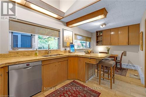 21 Woodmount Drive, St. Catharines (460 - Burleigh Hill), ON - Indoor Photo Showing Kitchen With Double Sink