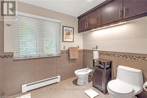 21 Woodmount Drive, St. Catharines (460 - Burleigh Hill), ON - Indoor Photo Showing Bathroom