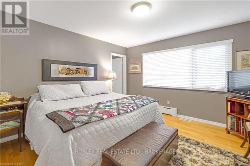 21 Woodmount Drive, St. Catharines (460 - Burleigh Hill), ON - Indoor Photo Showing Bedroom