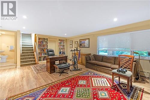 21 Woodmount Drive, St. Catharines (460 - Burleigh Hill), ON - Indoor Photo Showing Living Room