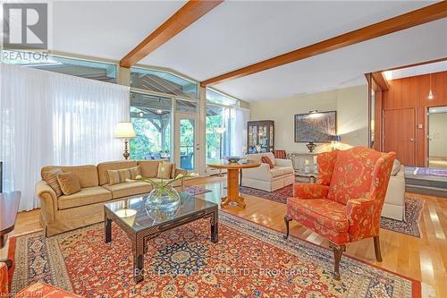 21 Woodmount Drive, St. Catharines (460 - Burleigh Hill), ON - Indoor Photo Showing Living Room