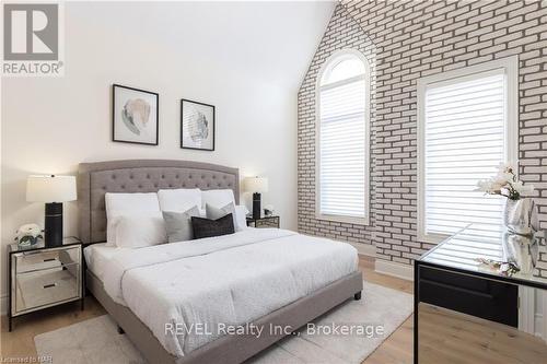 27 Arbourvale, St. Catharines (461 - Glendale/Glenridge), ON - Indoor Photo Showing Bedroom