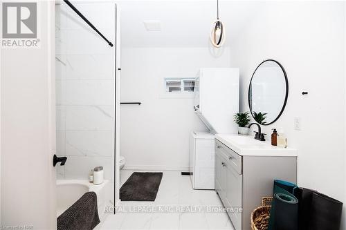 37 Lock Street, St. Catharines (438 - Port Dalhousie), ON - Indoor Photo Showing Laundry Room