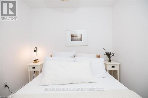 37 Lock Street, St. Catharines (438 - Port Dalhousie), ON - Indoor Photo Showing Bedroom