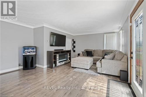 703 Smithville Rd Road, West Lincoln (056 - West Lincoln), ON - Indoor Photo Showing Living Room